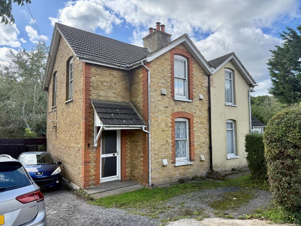 Lot: 157 - PAIR OF COTTAGES FOR REFURBISHMENT AND REPAIR WITH APPROXIMATELY 2.8 ACRES OF LAND - Pair of semi detached cottages